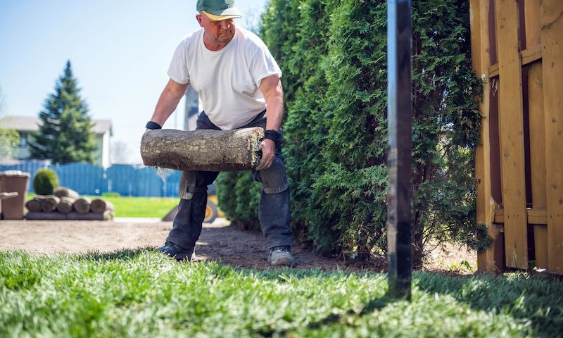 How to start a lawn care business legally in 2023